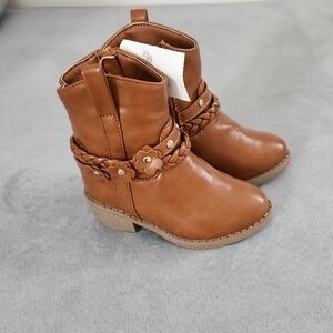 Brown cowgirl boots size 6